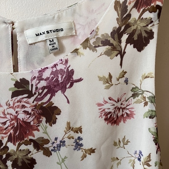 🏷️ 2/$20 Max Studio Floral Sleeveless Tunic - Picture 2 of 5